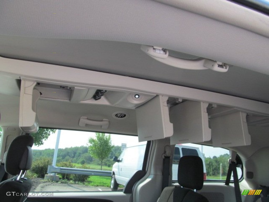 2012 Grand Caravan Crew - Bright Silver Metallic / Black/Light Graystone photo #18