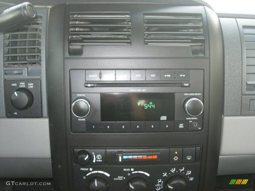 2009 Dodge Durango SE 4x4 Audio System Photo #68758353