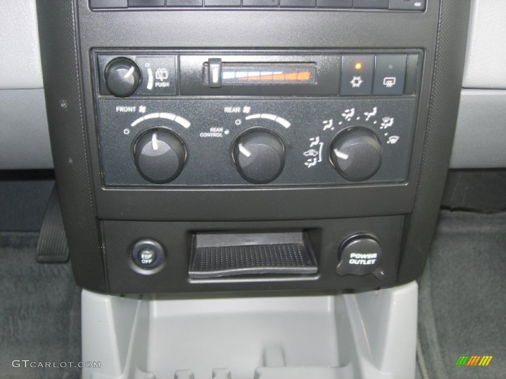 2009 Dodge Durango SE 4x4 Controls Photo #68758363