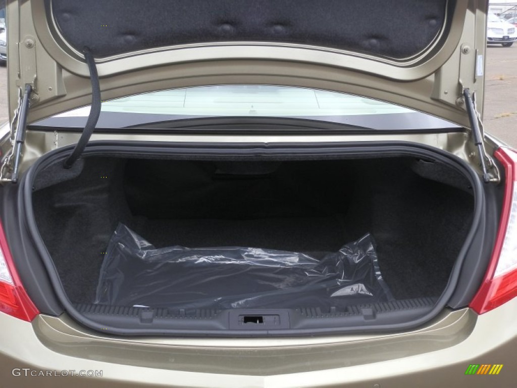 2013 Lincoln MKS AWD Trunk Photo #68763352
