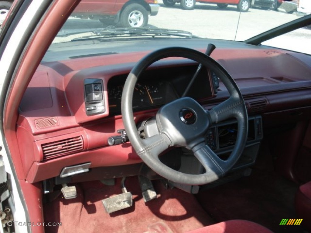 1991 Lumina MPV - White / Red photo #8