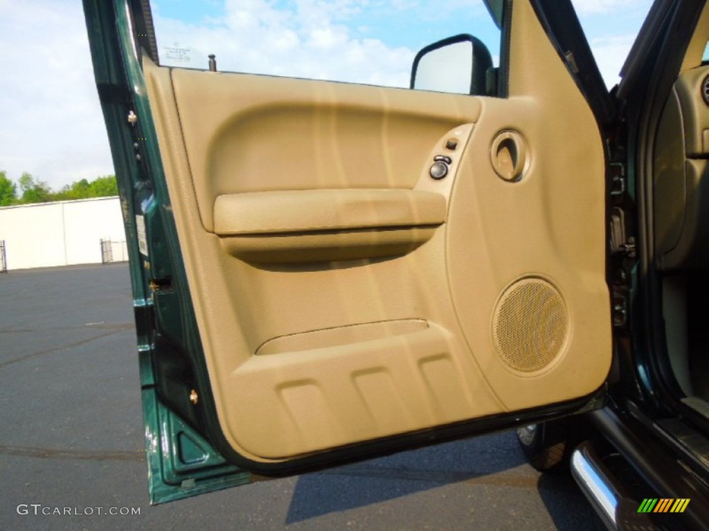 2006 Jeep Liberty Sport 4x4 Khaki Door Panel Photo #68766031