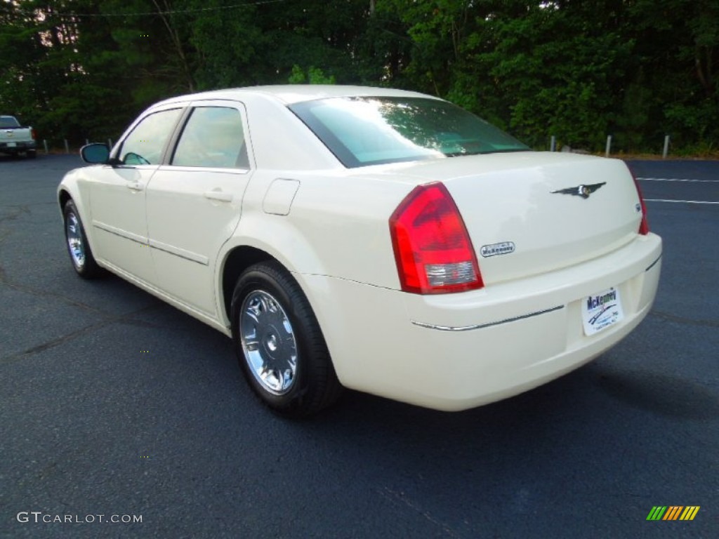 2005 300 Touring - Cool Vanilla / Dark Slate Gray/Light Graystone photo #4