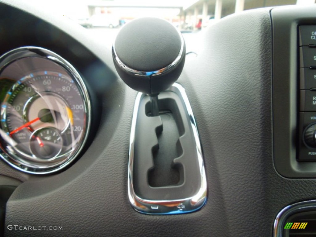 2012 Chrysler Town & Country Touring 6 Speed AutoStick Automatic Transmission Photo #68766542