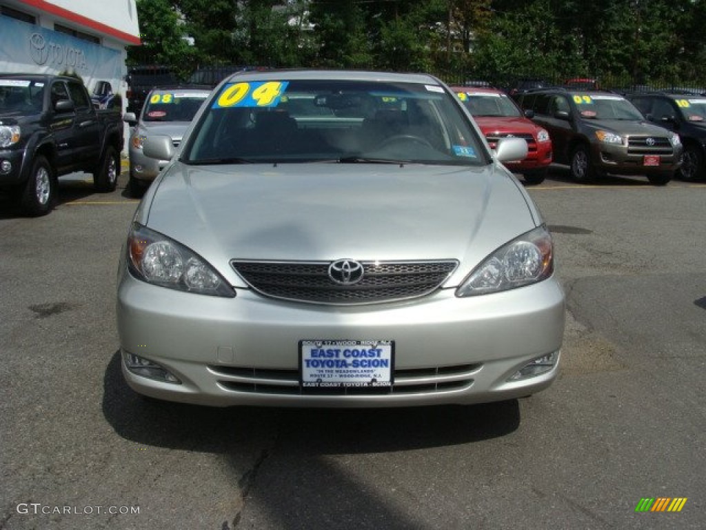 2004 Camry LE - Lunar Mist Metallic / Dark Charcoal photo #2