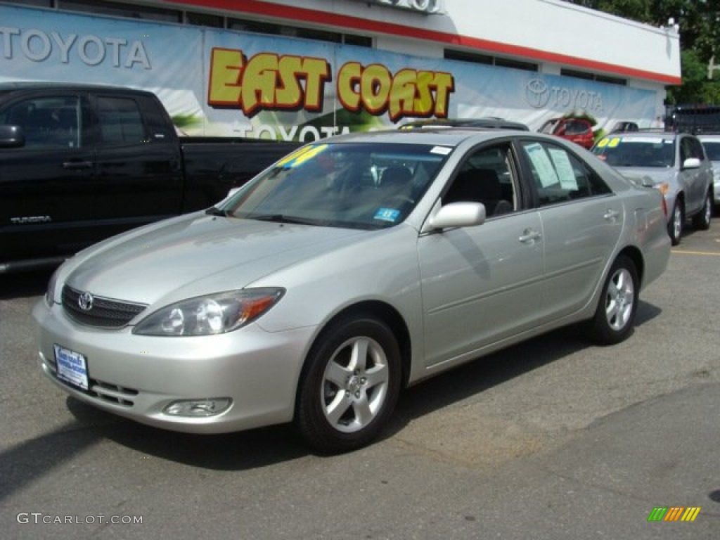 2004 Camry LE - Lunar Mist Metallic / Dark Charcoal photo #3