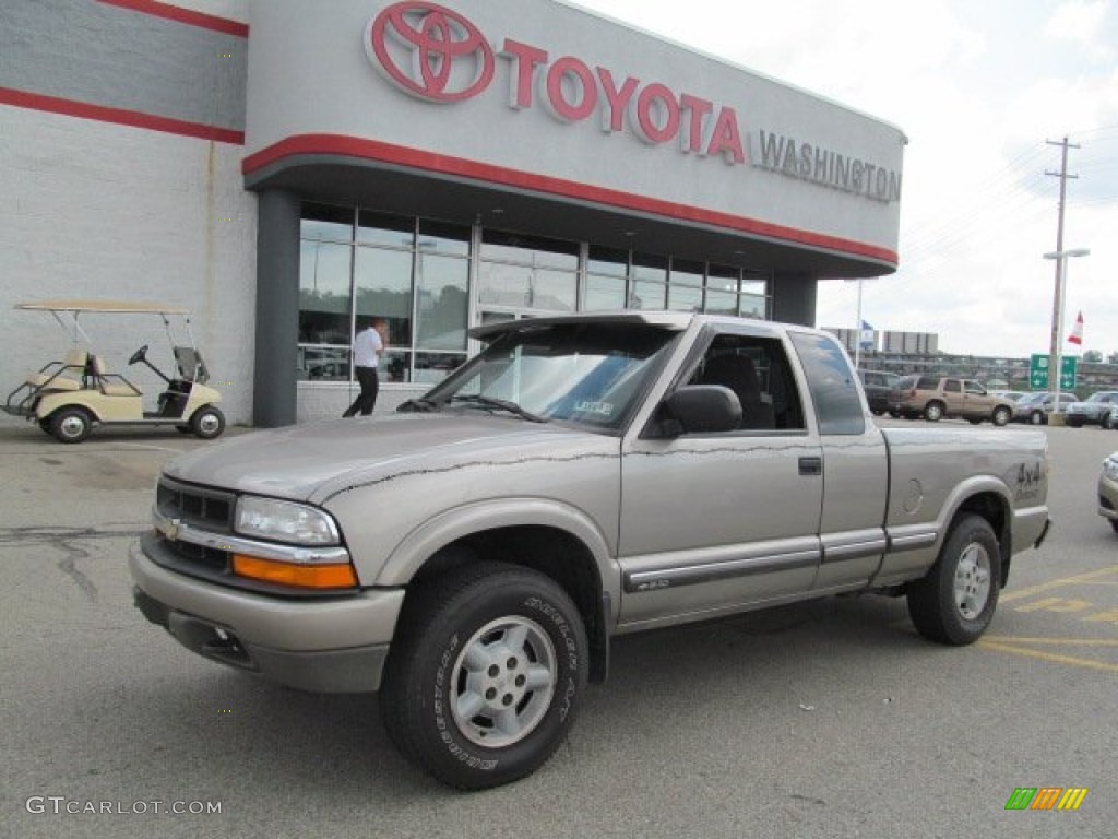 2001 S10 LS Extended Cab 4x4 - Light Pewter Metallic / Medium Gray photo #1