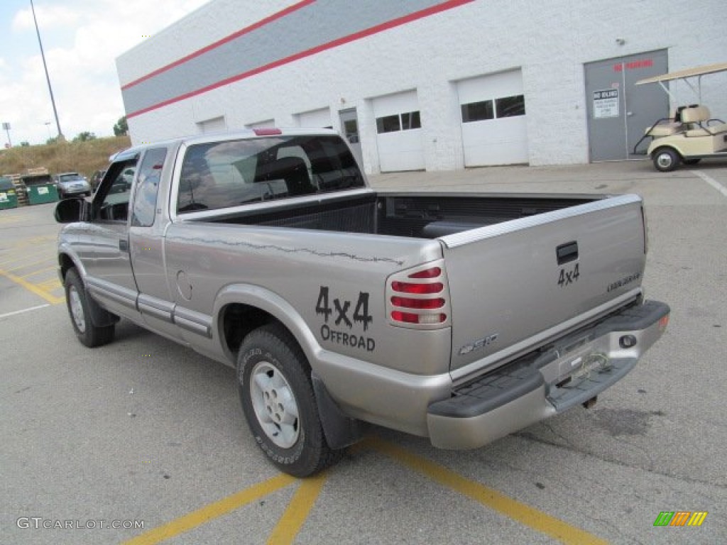 2001 S10 LS Extended Cab 4x4 - Light Pewter Metallic / Medium Gray photo #4