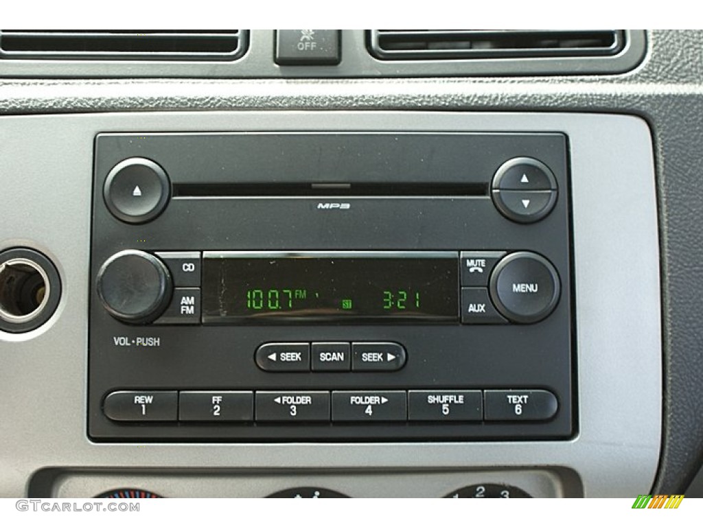 2007 Ford Focus ZX3 SE Coupe Audio System Photo #68780945