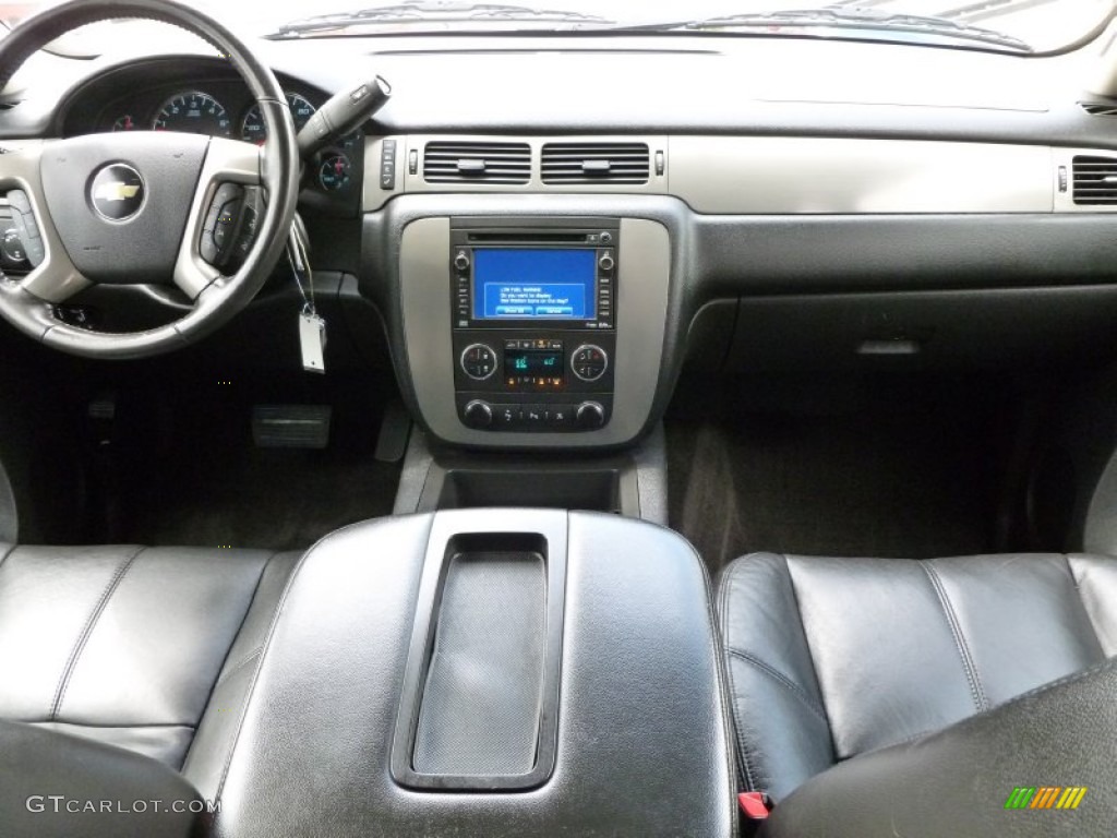 2011 Chevrolet Suburban Z71 4x4 Ebony Dashboard Photo #68785181