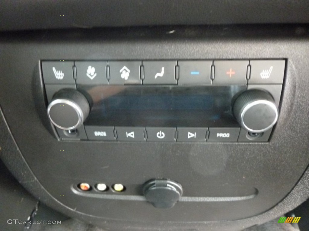 2011 Chevrolet Suburban Z71 4x4 Controls Photo #68785199