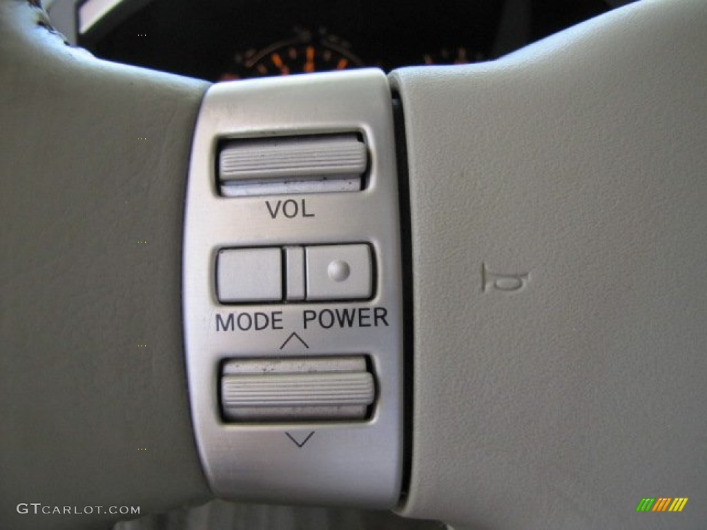 2004 Infiniti QX 56 Controls Photo #68785586