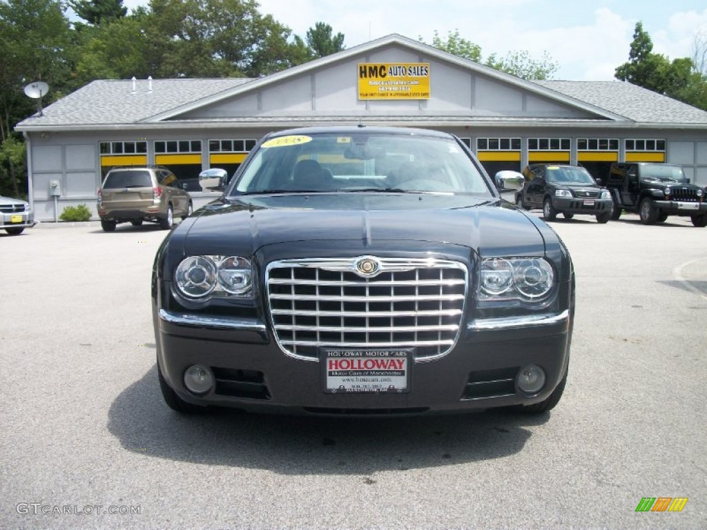 2008 300 C HEMI AWD - Brilliant Black Crystal Pearl / Dark Slate Gray photo #3