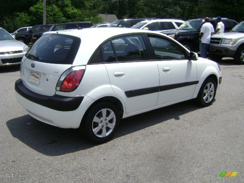 2008 Rio Rio5 LX Hatchback - White / Gray photo #5