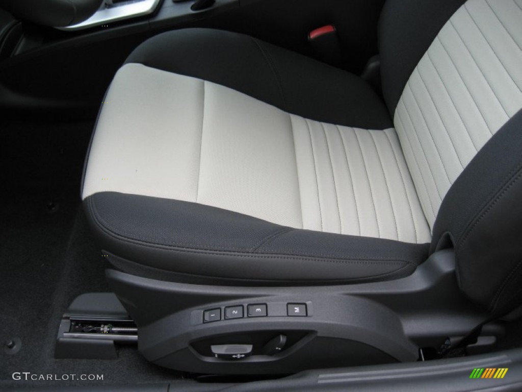 2013 Volvo C30 T5 Front Seat Photo #68792950