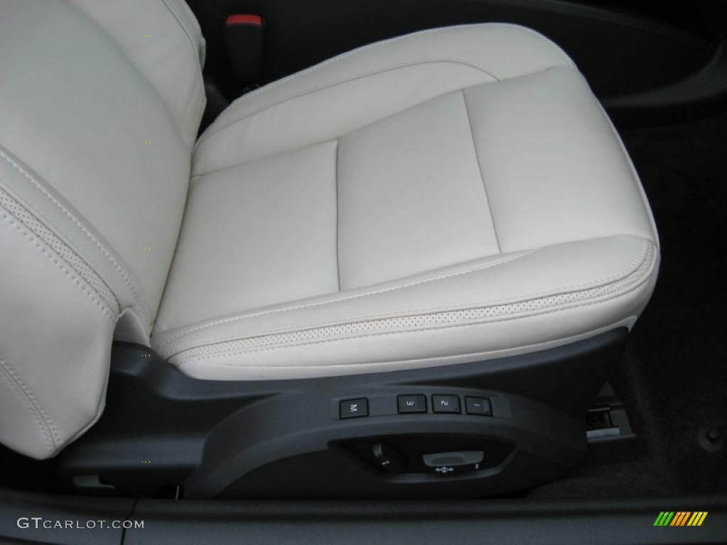 Calcite/Off Black Interior 2013 Volvo C70 T5 Photo #68793995