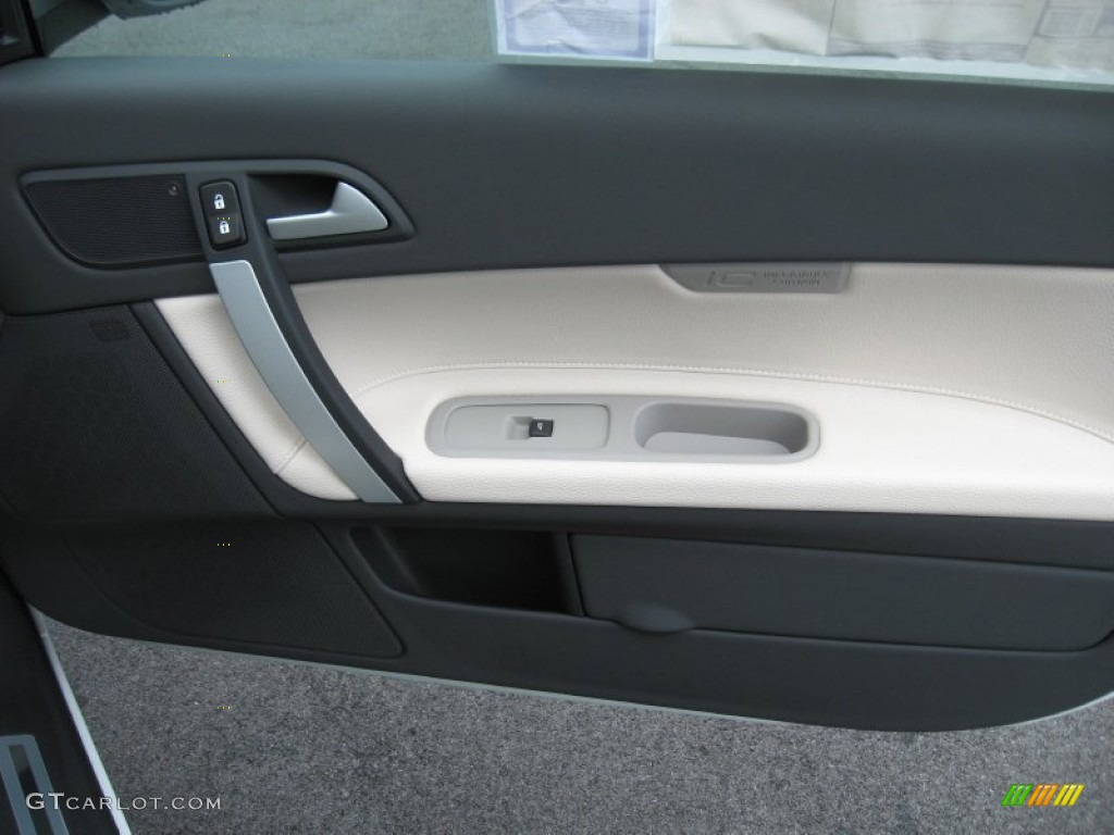 2013 Volvo C70 T5 Calcite/Off Black Door Panel Photo #68794004