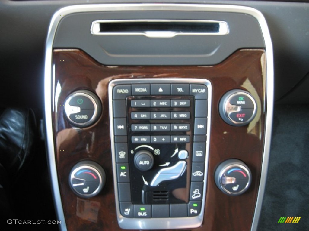 2012 Volvo XC70 3.2 AWD Controls Photo #68794472