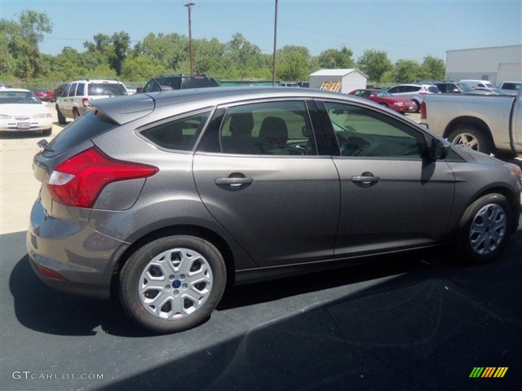 2012 Focus SE 5-Door - Sterling Grey Metallic / Stone photo #6