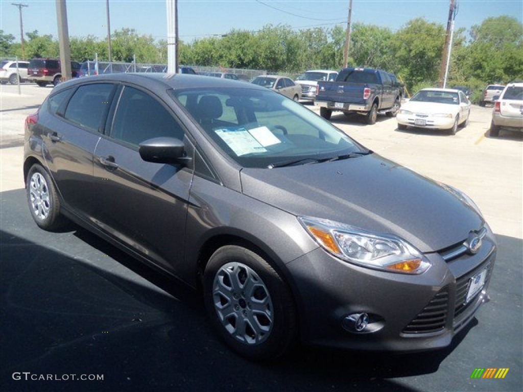 2012 Focus SE 5-Door - Sterling Grey Metallic / Stone photo #7