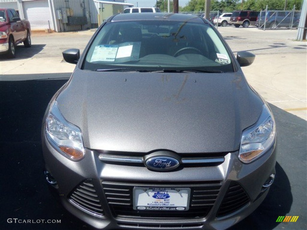 2012 Focus SE 5-Door - Sterling Grey Metallic / Stone photo #8