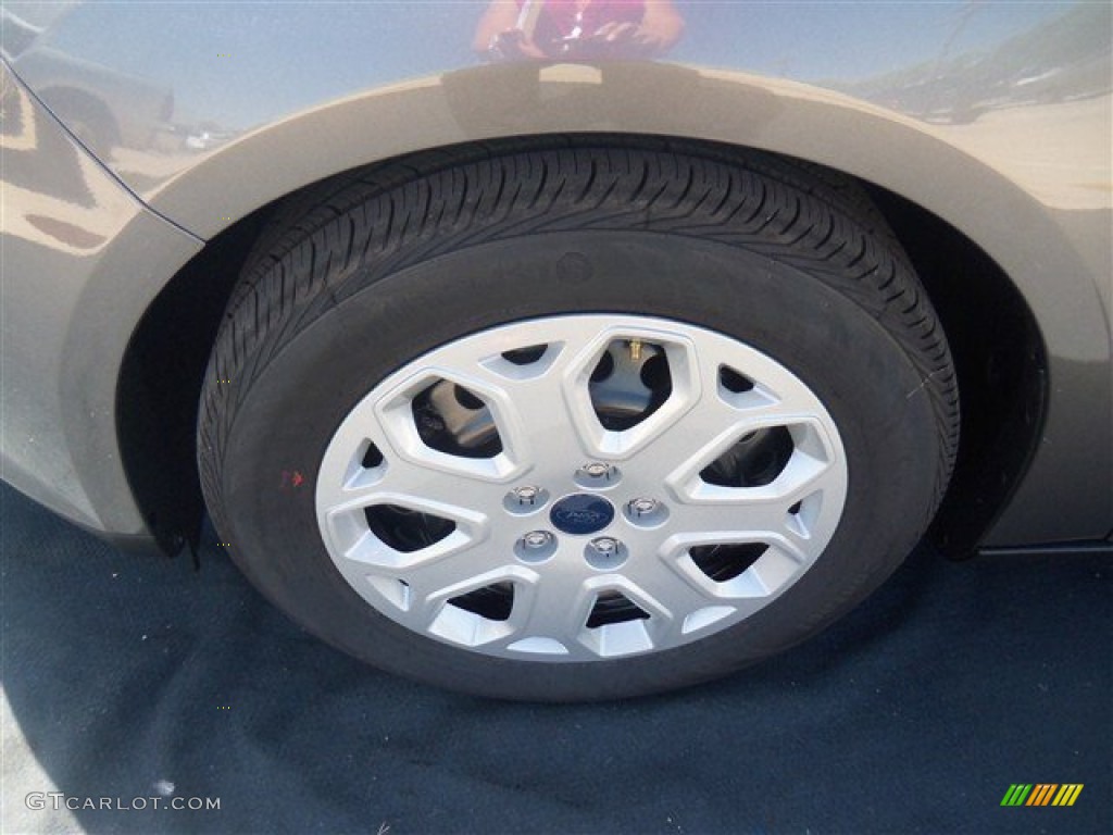 2012 Focus SE 5-Door - Sterling Grey Metallic / Stone photo #9