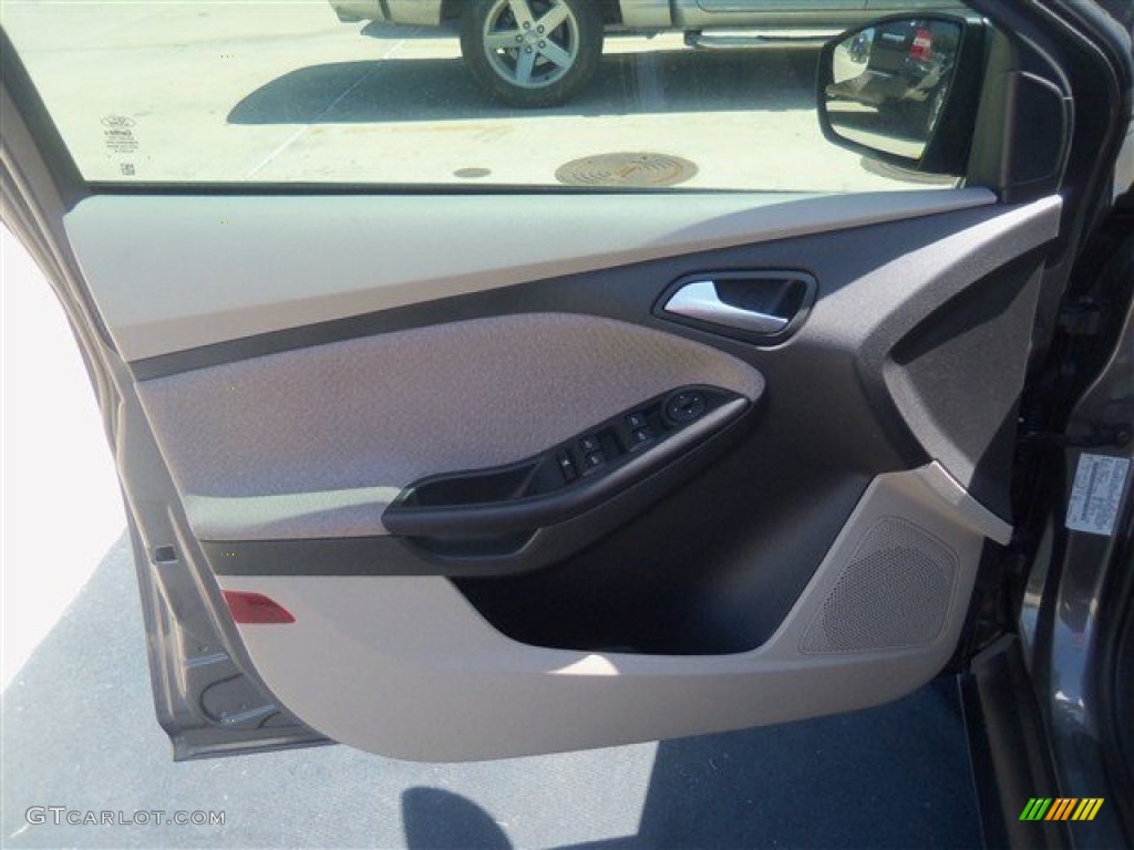2012 Focus SE 5-Door - Sterling Grey Metallic / Stone photo #12