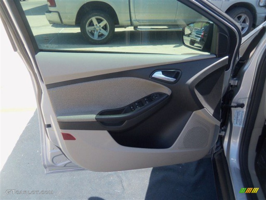 2012 Focus SE 5-Door - Ingot Silver Metallic / Stone photo #11