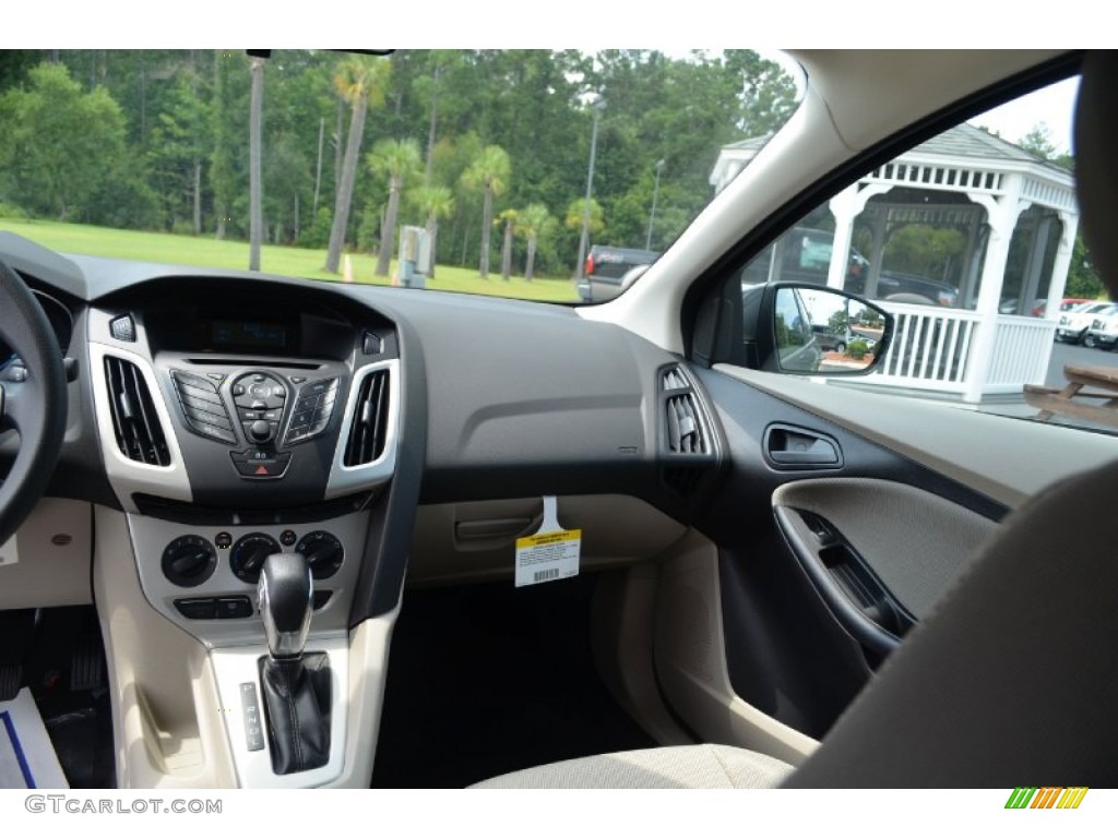 2012 Focus SE Sedan - Sterling Grey Metallic / Stone photo #14