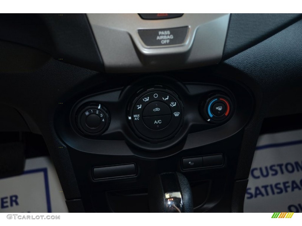 2013 Fiesta SE Hatchback - Blue Candy / Charcoal Black/Blue Accent photo #26