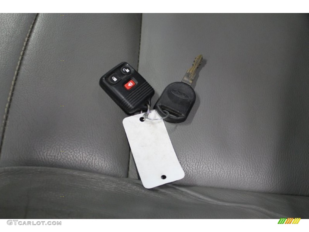 2005 Ford Escape Hybrid 4WD Keys Photos