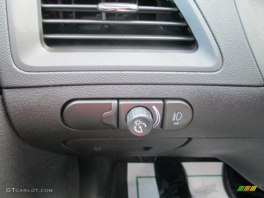 2010 Chevrolet Malibu LTZ Sedan Controls Photo #68804174