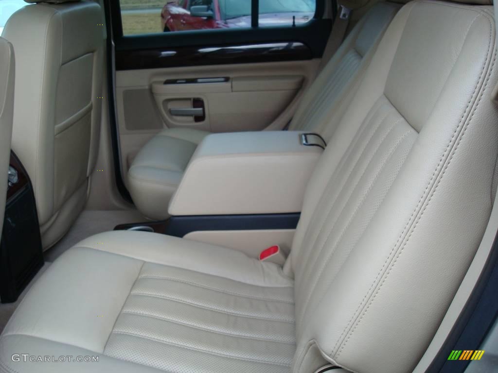 2005 Aviator Luxury AWD - Light French Silk Metallic / Camel photo #9