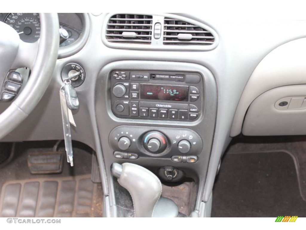 1999 Oldsmobile Alero GLS Sedan Controls Photos