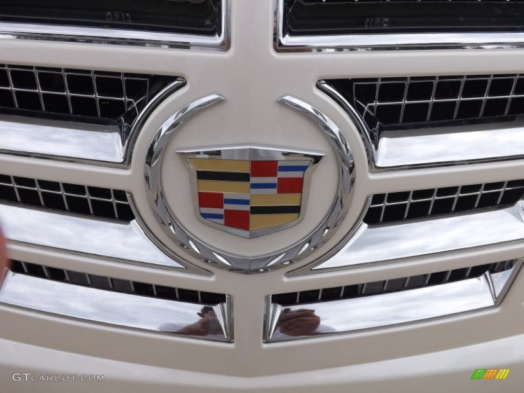 2013 Cadillac Escalade Luxury Marks and Logos Photos