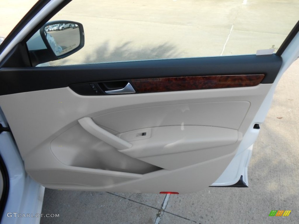 2013 Volkswagen Passat 2.5L SEL Cornsilk Beige Door Panel Photo #68813660