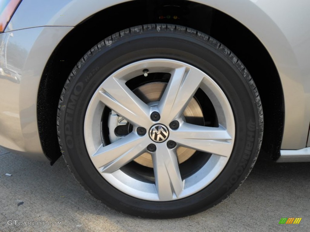 2013 Volkswagen Passat 2.5L SE Wheel Photo #68813852