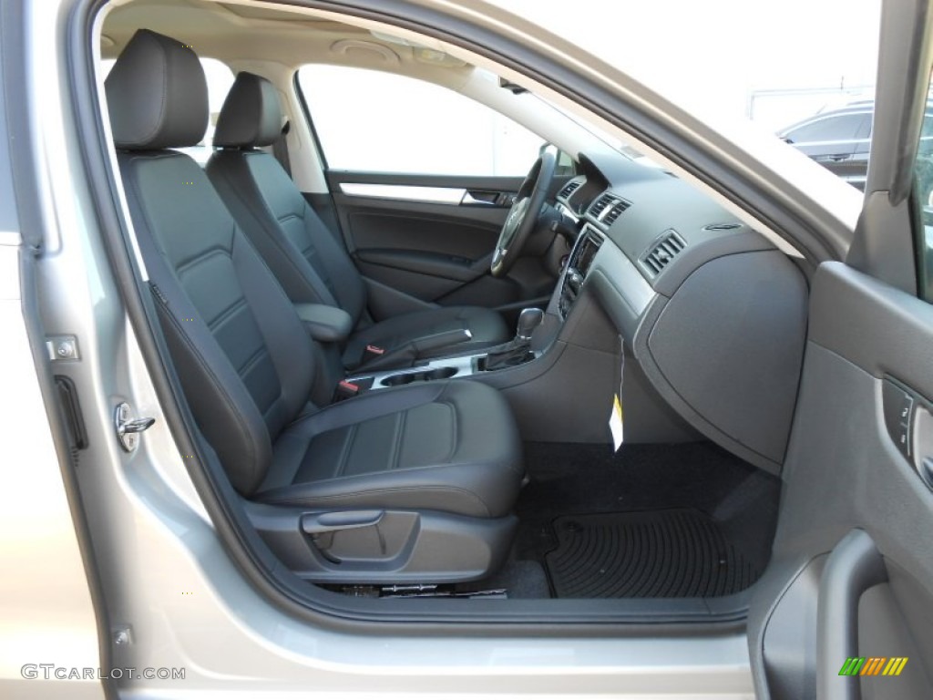 Titan Black Interior 2013 Volkswagen Passat 2.5L SE Photo #68813882