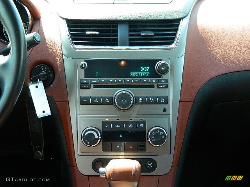 2009 Chevrolet Malibu LTZ Sedan Controls Photo #68815004