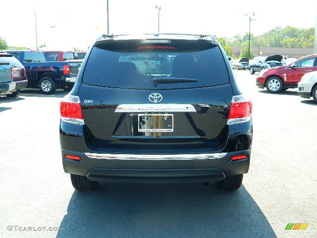 2012 Highlander SE - Black / Sand Beige photo #4