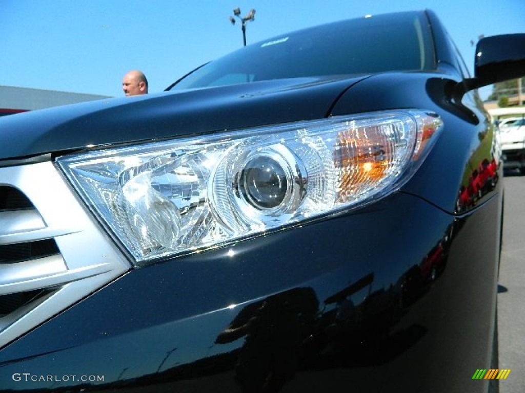 2012 Highlander SE - Black / Sand Beige photo #9