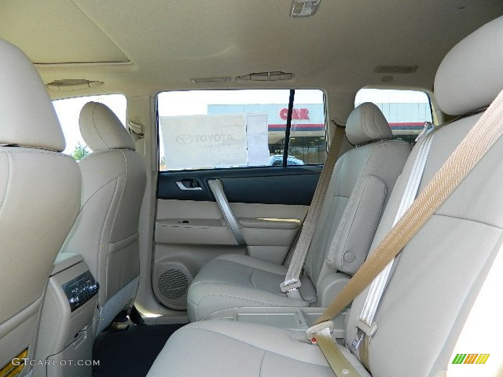 2012 Highlander SE - Black / Sand Beige photo #12