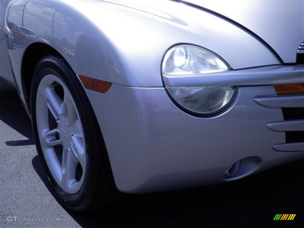 2005 SSR  - Ricochet Silver Metallic / Ebony Black photo #2