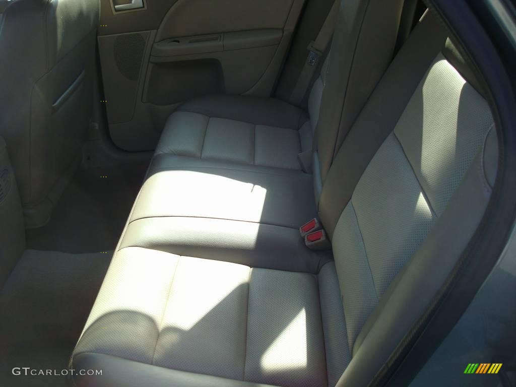2005 Montego Luxury - Light Tundra Metallic / Pebble photo #9