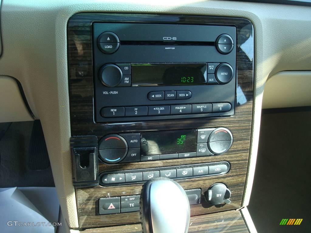 2005 Montego Luxury - Light Tundra Metallic / Pebble photo #13