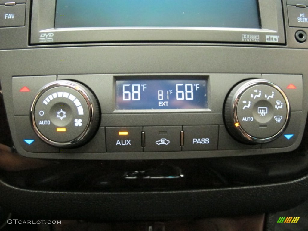 2010 Cadillac DTS Standard DTS Model Controls Photo #68820008