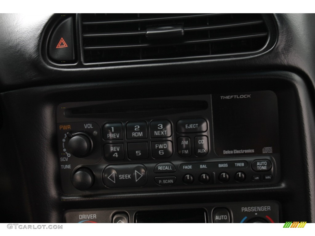 2002 Chevrolet Corvette Convertible Audio System Photo #68820068