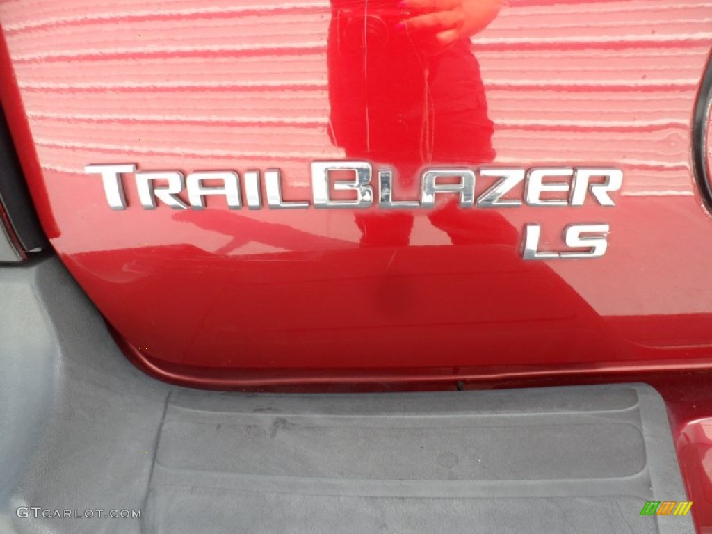 2006 Chevrolet TrailBlazer LS Marks and Logos Photos