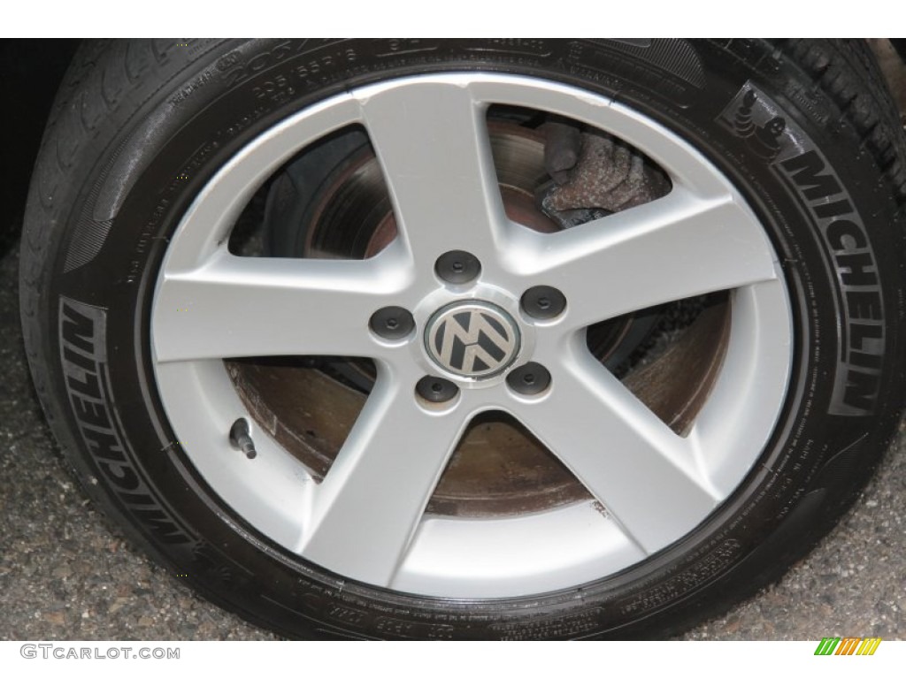 2004 Volkswagen Passat GLX 4Motion Wagon Wheel Photo #68823569