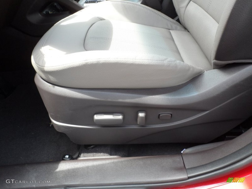 2013 Tucson Limited - Garnet Red / Taupe photo #24